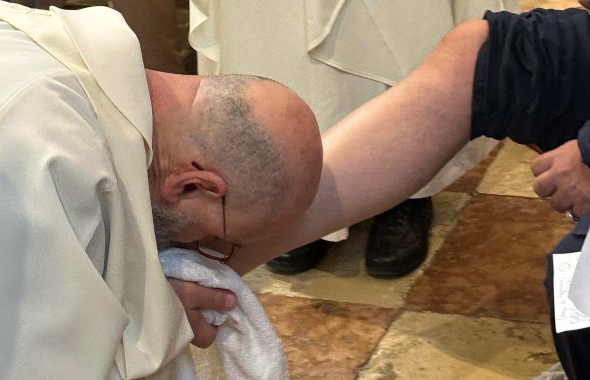 Lavanda dei piedi, un gesto di cura e fraternità con la Fondazione “Noi per Voi”